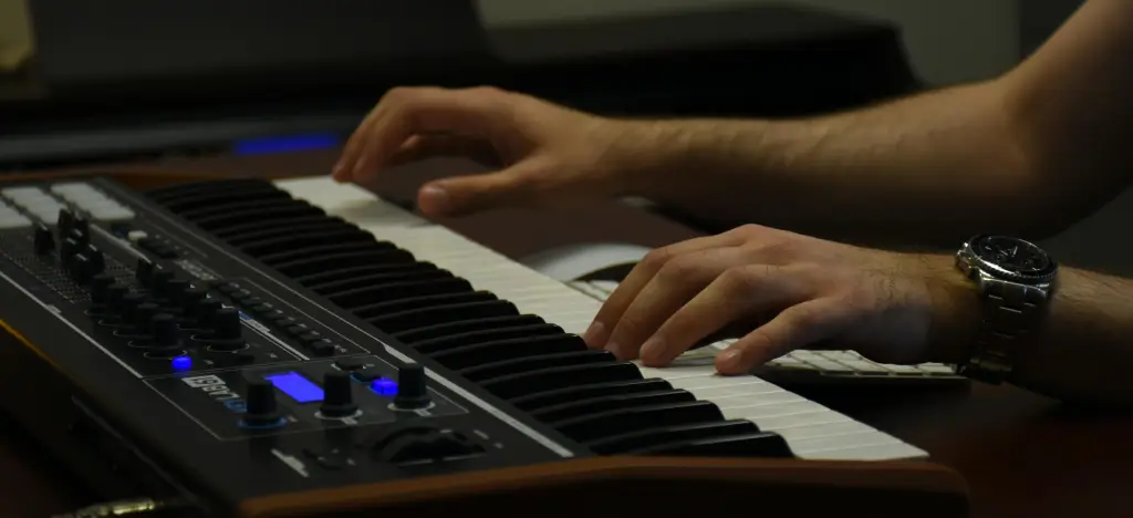 Digital Instruments Reshaping Modern Music: 7 Revolutionary Changes