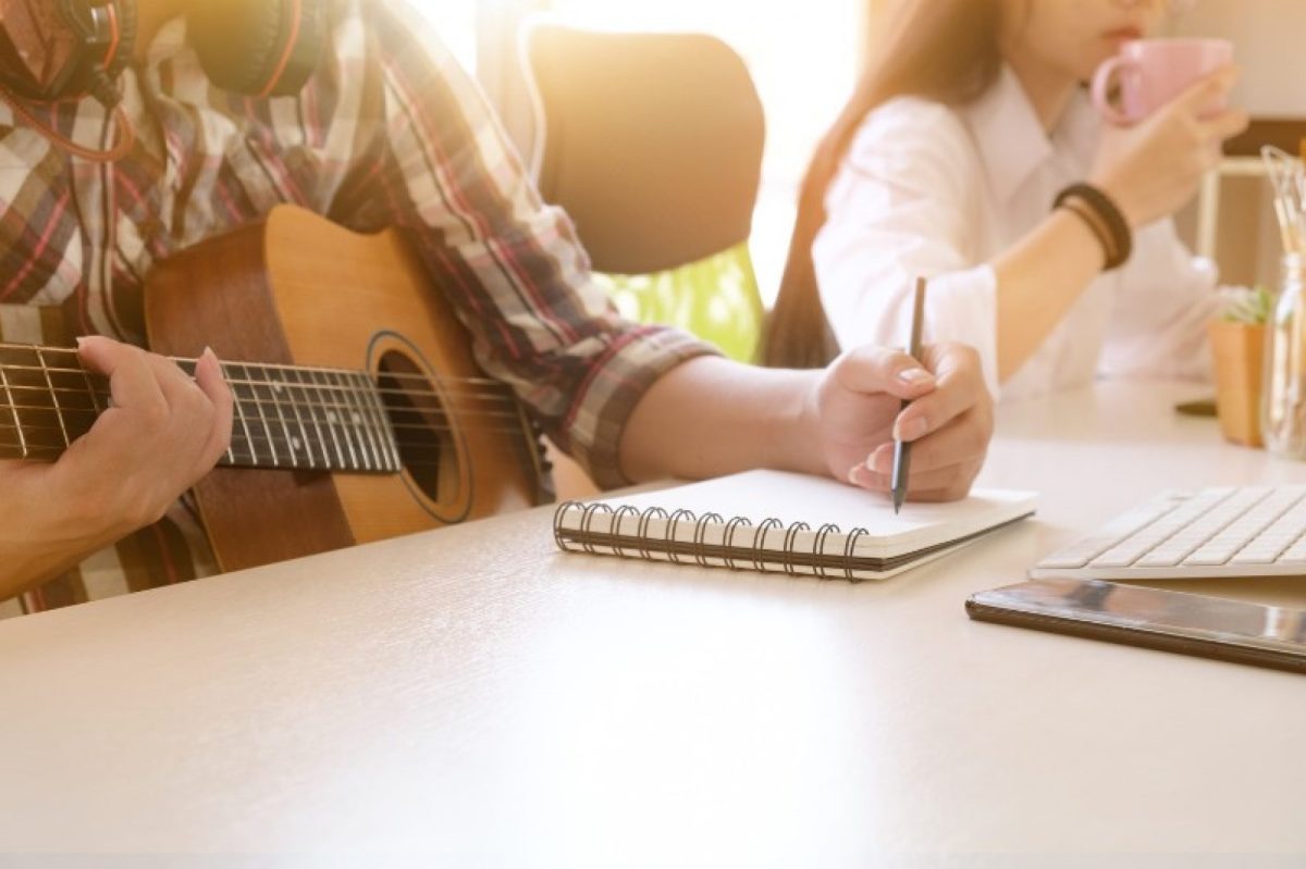 Modern Songwriting Prompts Producers Use in 2025: 7 Powerful Techniques